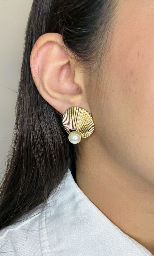 Pearl Shell Studs