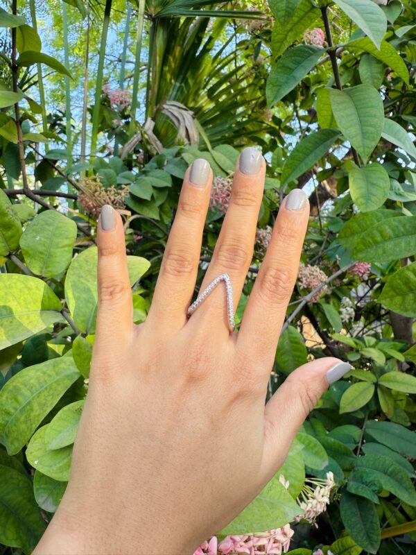 Diamond V Ring