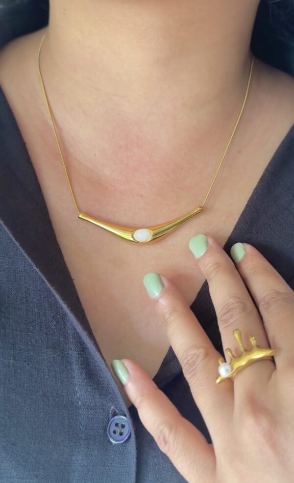 Ivory Arc Necklace