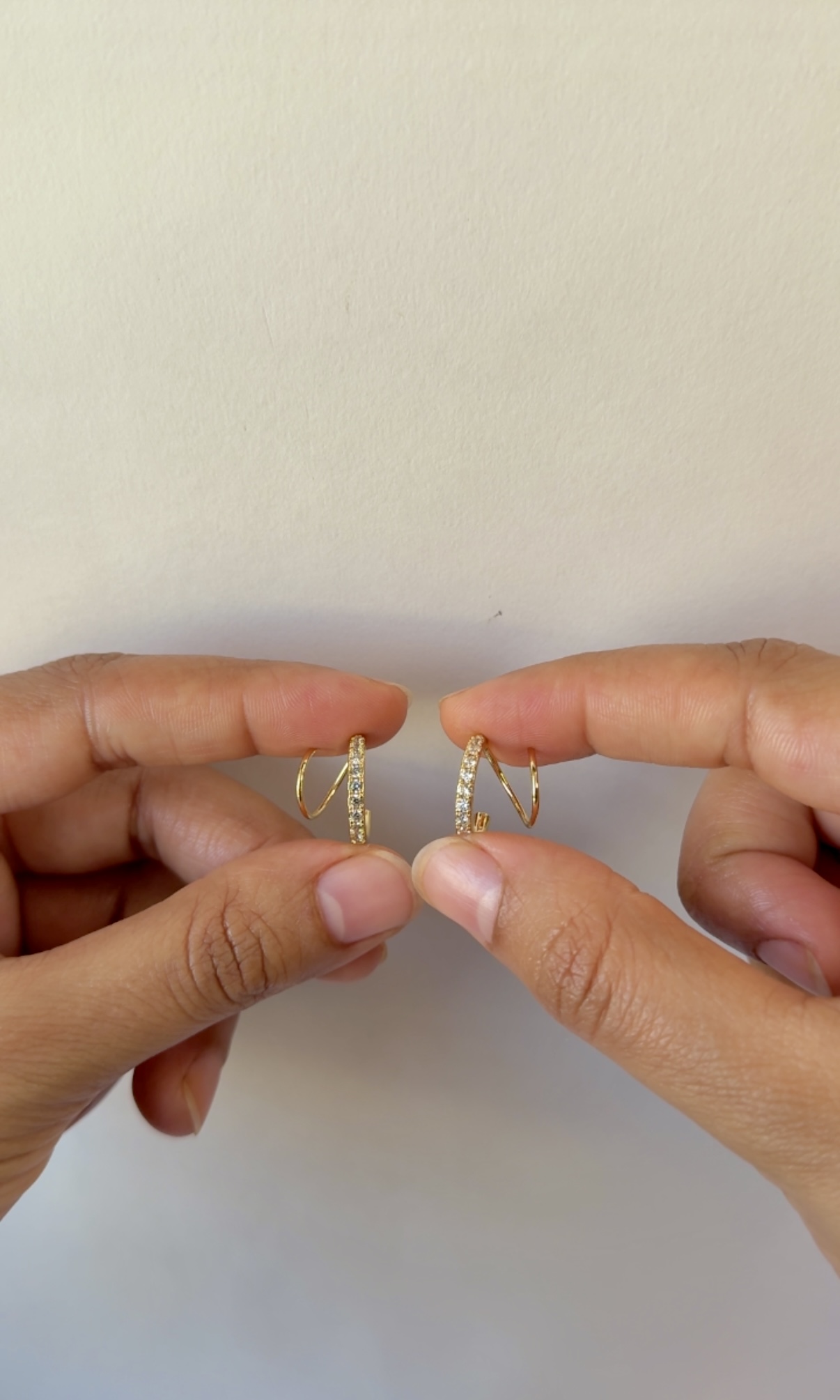 Twist Aura Hoops