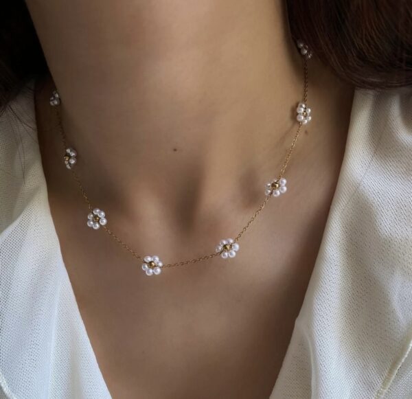 Pearl Daisy Necklace