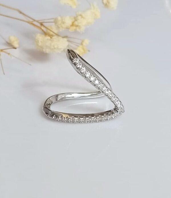 Diamond V Ring