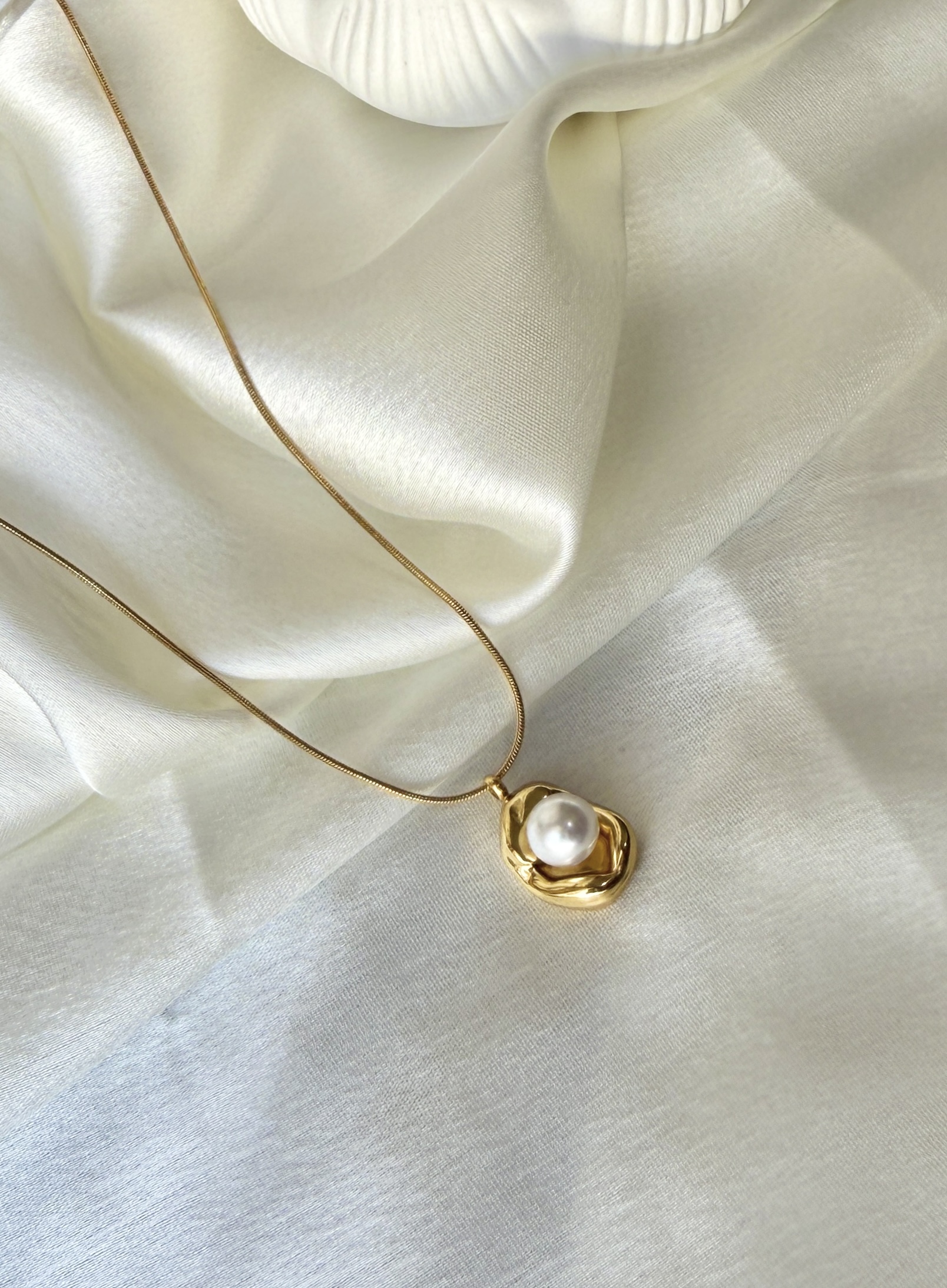 Pearl Nest Necklace