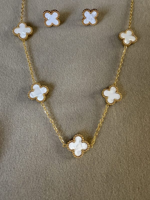 Ivory Clover Necklace