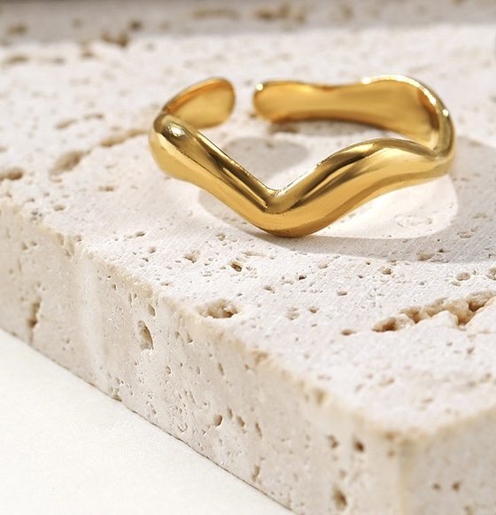 Aura Wave Ring