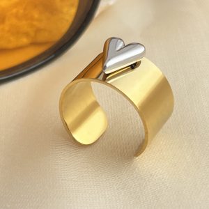 Heartfold Muse Ring